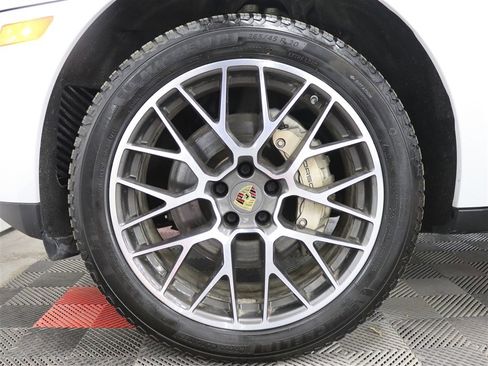 Used 2018 Porsche Macan S image 38