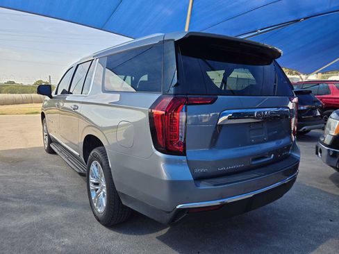 Used 2023 GMC Yukon XL SLT w/ SLT Premium Package AWD/4WD image 3
