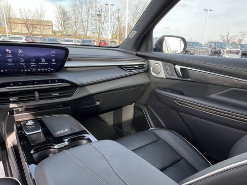 Certified 2025 Buick Enclave Avenir image 20