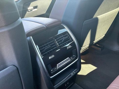 Used 2025 BMW X5 xDrive50e image 17