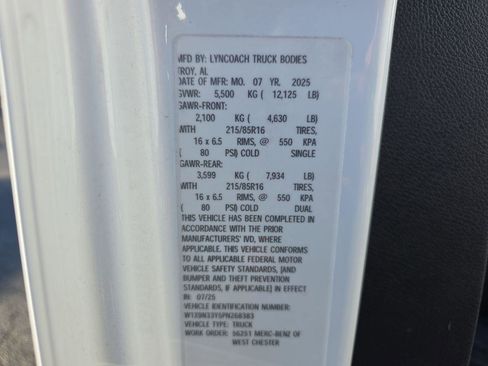 Used 2023 Mercedes-Benz Sprinter 4500 image 32