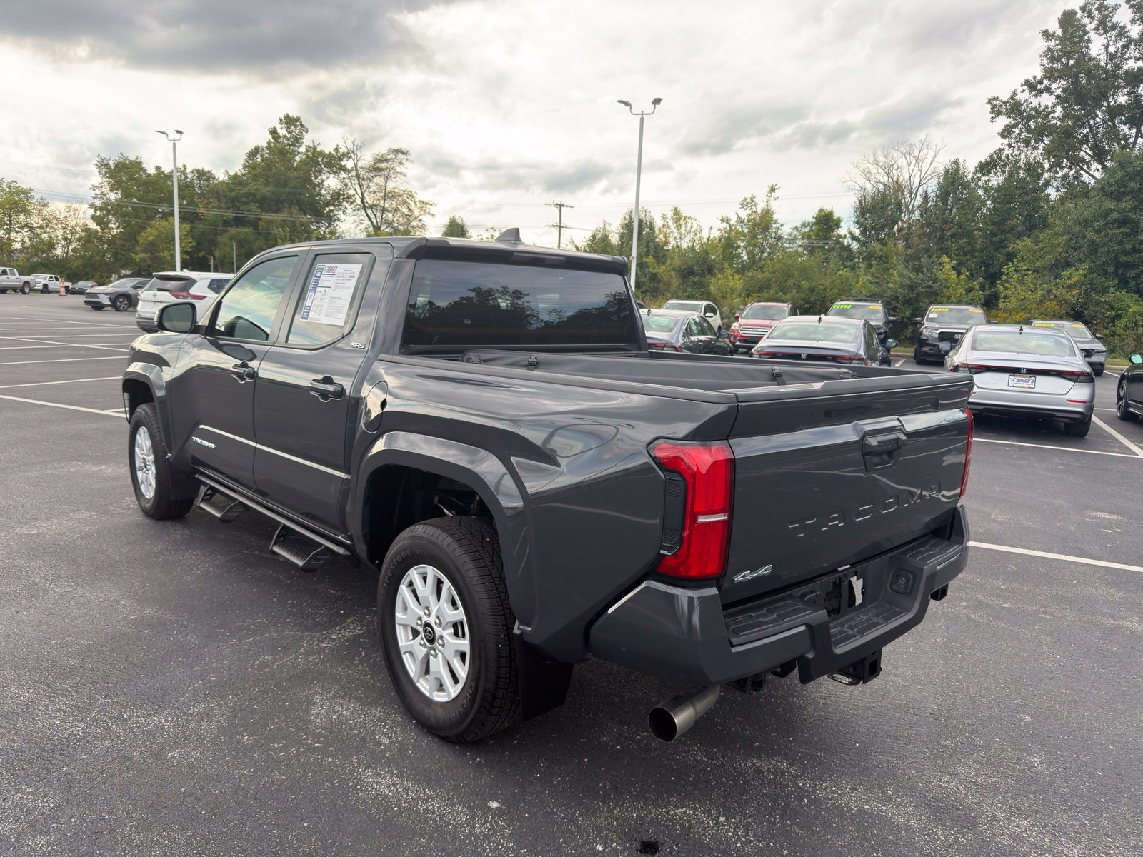 Used 2024 Toyota Tacoma SR5 AWD/4WD image 4