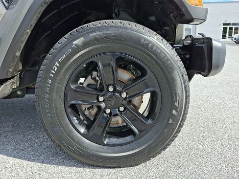 Used 2021 Jeep Wrangler Unlimited Sahara image 9