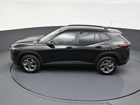 Used 2025 Chevrolet Trax LT FWD image 10