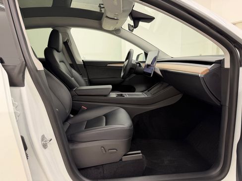 Used 2023 Tesla Model Y Long Range image 22