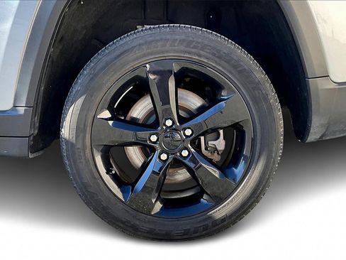 Used 2023 Jeep Grand Cherokee L Laredo image 33