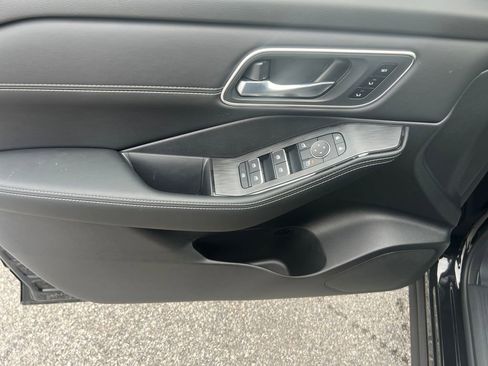 New 2026 Nissan Rogue Platinum image 11