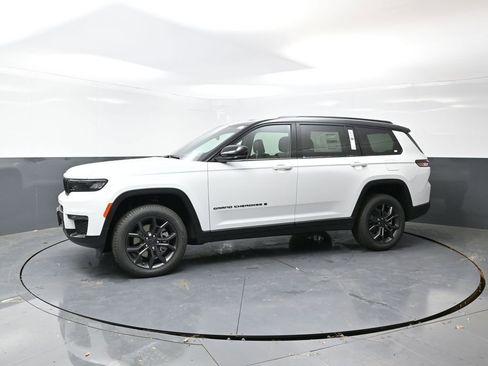 New 2025 Jeep Grand Cherokee L Limited w/ Trailer Tow Package image 10