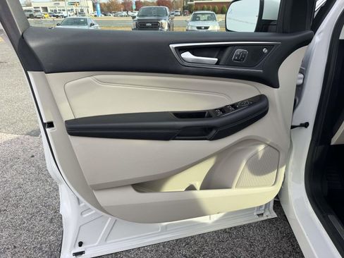 Used 2019 Ford Edge Titanium image 9