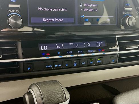 Certified 2024 Toyota Sienna XLE FWD image 14