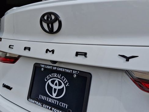 Used 2025 Toyota Camry SE w/ Convenience Package image 30