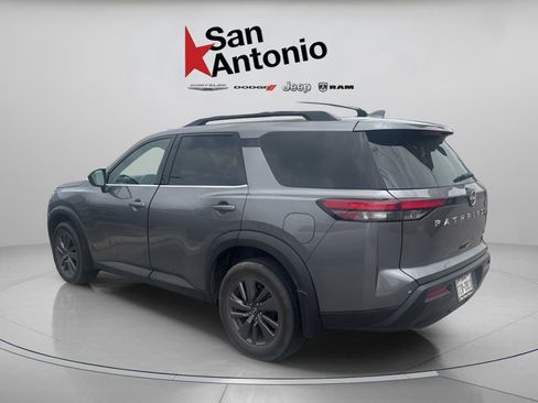Used 2024 Nissan Pathfinder SV FWD image 3