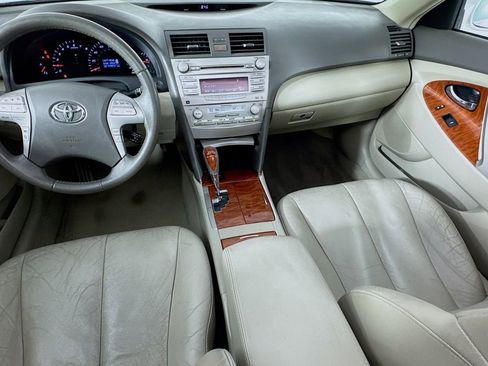 Used 2011 Toyota Camry XLE image 28