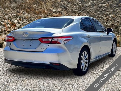 Used 2018 Toyota Camry LE FWD image 2