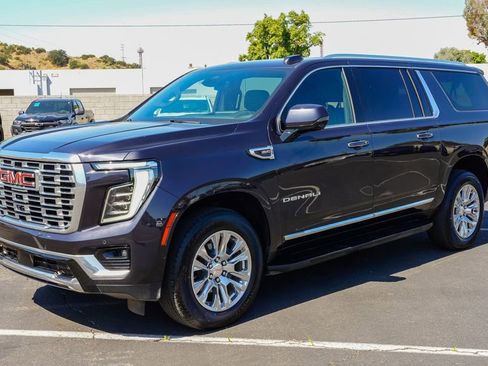 Used 2025 GMC Yukon XL Denali AWD/4WD image 3