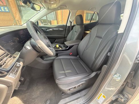 Used 2025 Buick Envision Preferred image 17