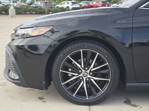 Used 2023 Toyota Camry SE FWD image 8