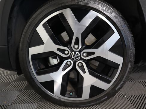 Used 2022 Volkswagen Taos SEL w/ Panoramic Sunroof Package image 34