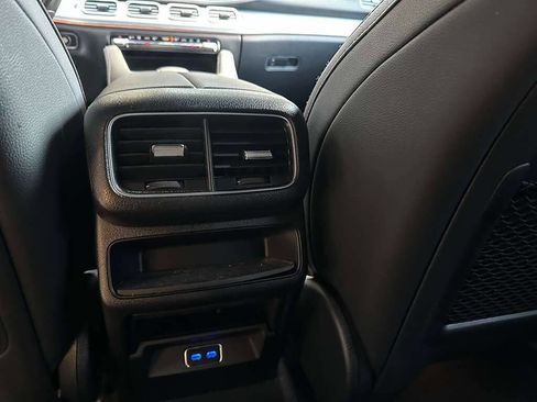 Used 2024 Mercedes-Benz GLE 450e 4MATIC image 34