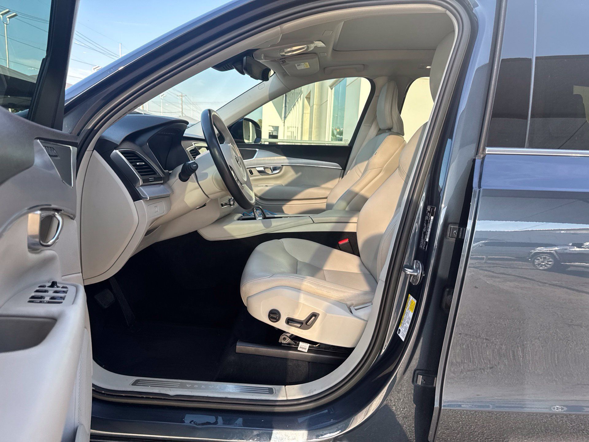 Used 2023 Volvo XC90 B5 Core w/ Protection Package Premier AWD/4WD image 11