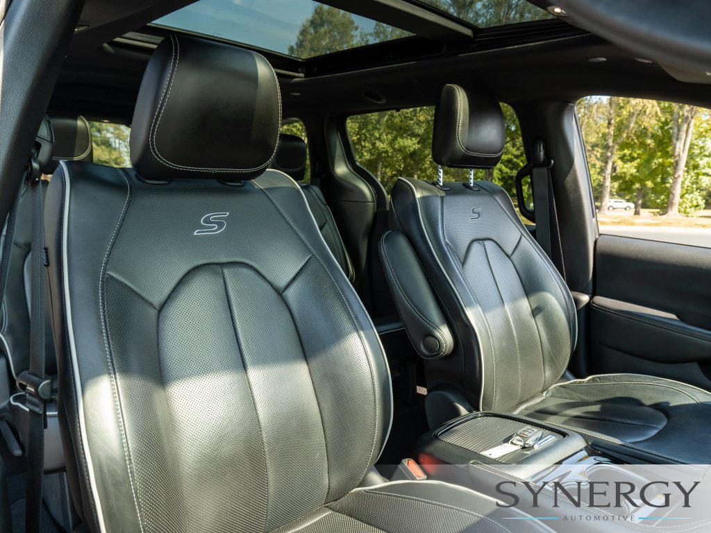 Used 2025 Chrysler Pacifica Limited FWD image 20