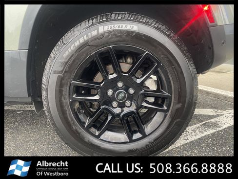 Used 2025 Land Rover Defender 110 S image 32