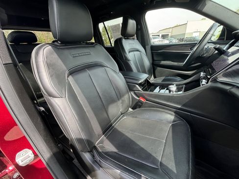 Used 2022 Jeep Grand Cherokee Overland image 16