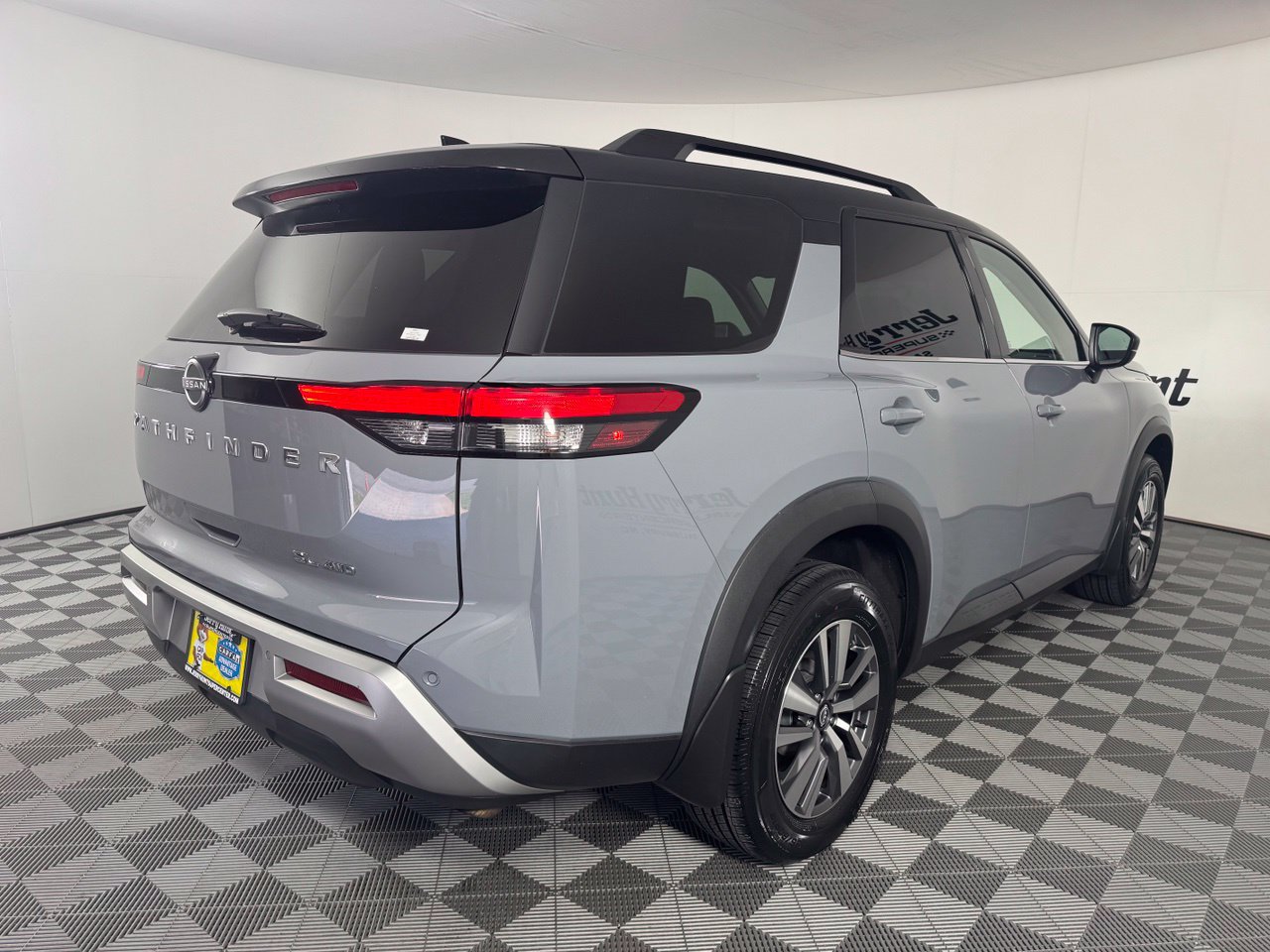 Used 2024 Nissan Pathfinder SL AWD/4WD image 6