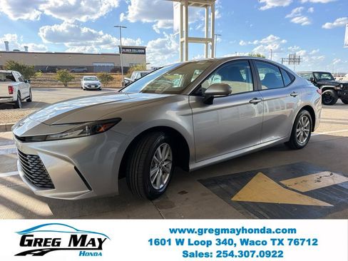 Used 2025 Toyota Camry LE FWD image 8