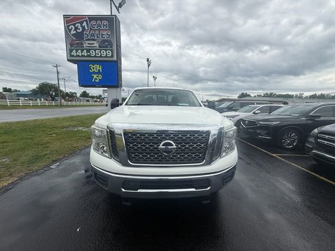 Used 2018 Nissan Titan SV w/ SV Convenience Package AWD/4WD image 9