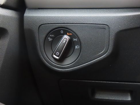 Used 2022 Volkswagen Atlas Cross Sport SE w/ Panoramic Sunroof Package image 38