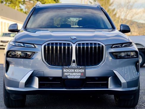 Used 2024 BMW X7 xDrive40i w/ Premium Package image 2