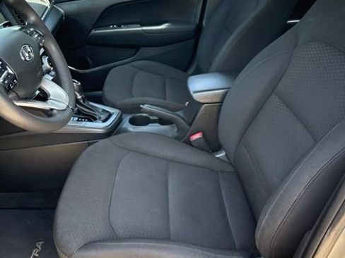 Used 2019 Hyundai Elantra SE w/ Cargo Package FWD image 10
