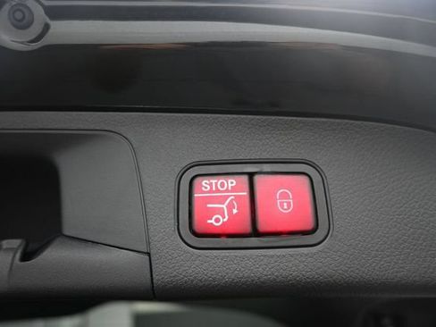 Certified 2025 Mercedes-Benz GLA 250 image 27