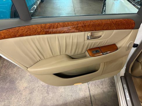 Used 2004 Lexus LS 430 w/ Modern Luxury Pkg RWD image 18