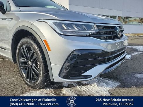 Certified 2022 Volkswagen Tiguan SE R-Line image 21