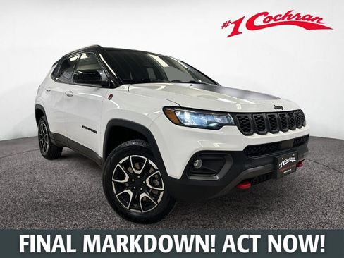 Used 2024 Jeep Compass Trailhawk AWD/4WD image 1