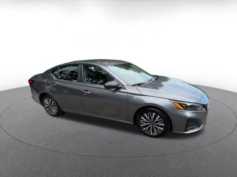 Used 2026 Nissan Altima 2.5 SV FWD image 2
