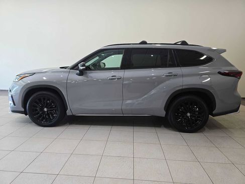 Certified 2025 Toyota Highlander XSE AWD/4WD image 3