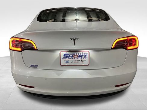 Used 2020 Tesla Model 3 Standard Range Plus image 4
