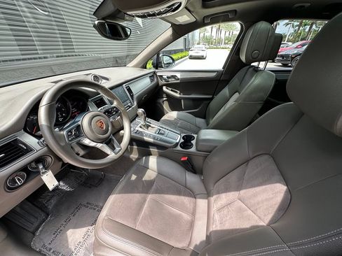 Certified 2018 Porsche Macan AWD/4WD image 4