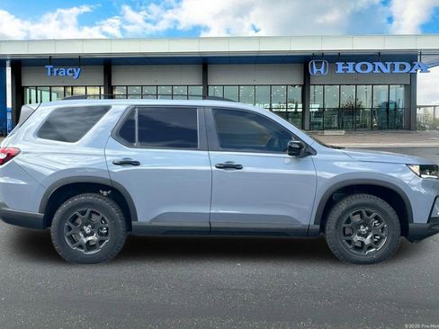New 2025 Honda Pilot TrailSport image 3