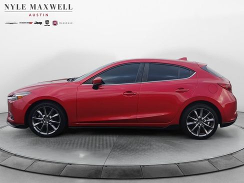 Used 2018 MAZDA MAZDA3 Grand Touring w/ Premium Equipment Package FWD image 13