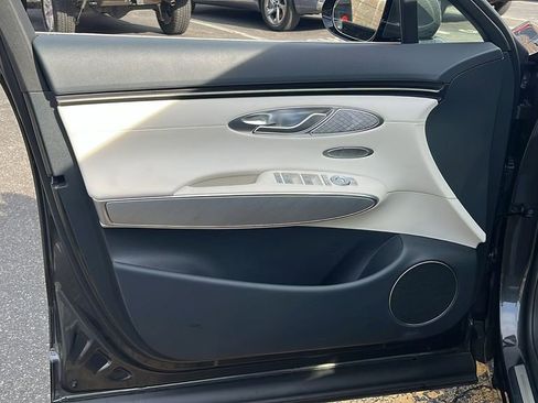 Used 2025 Genesis Electrified GV70 Advanced image 20