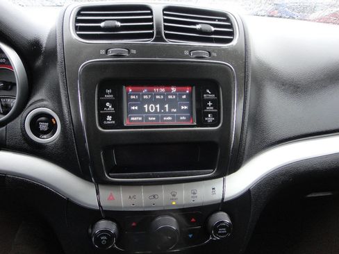 Used 2017 Dodge Journey SE w/ Flexible Seating Group FWD image 10