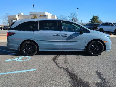 Used 2023 Honda Odyssey Sport image 3