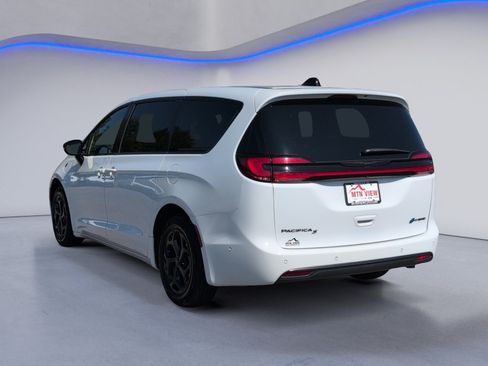 Used 2024 Chrysler Pacifica Limited FWD image 5