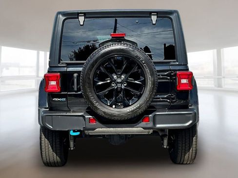 Used 2023 Jeep Wrangler Unlimited Sahara w/ Cold Weather Group AWD/4WD image 5