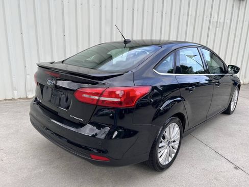 Used 2018 Ford Focus Titanium FWD image 3