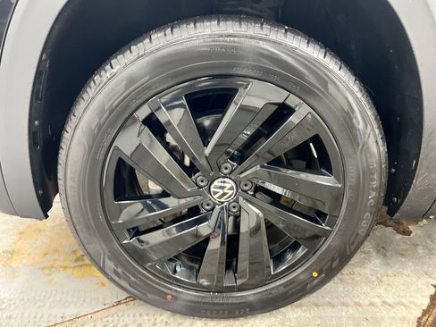 Used 2023 Volkswagen Atlas Cross Sport SE image 26